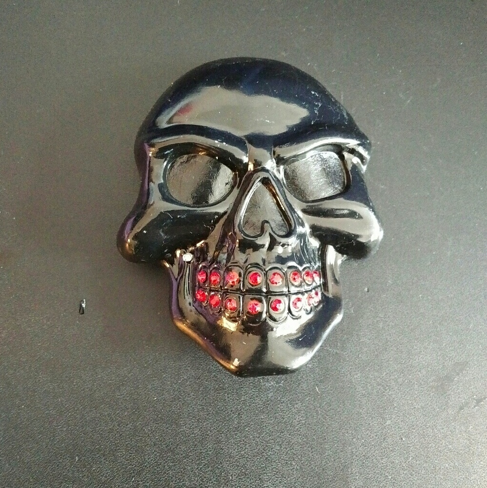 Skull buckle